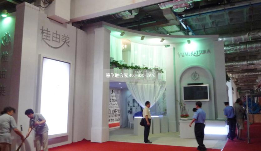 桂由美婚紗展雙層展臺設計效果圖,服裝展臺設計效果圖